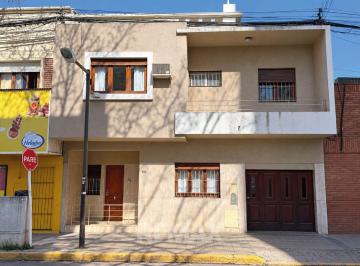 Casa · 169m² · 8 Ambientes · 1 Cochera · Se Vende Casa Céntrica 3 Dorm C/pileta, Vt