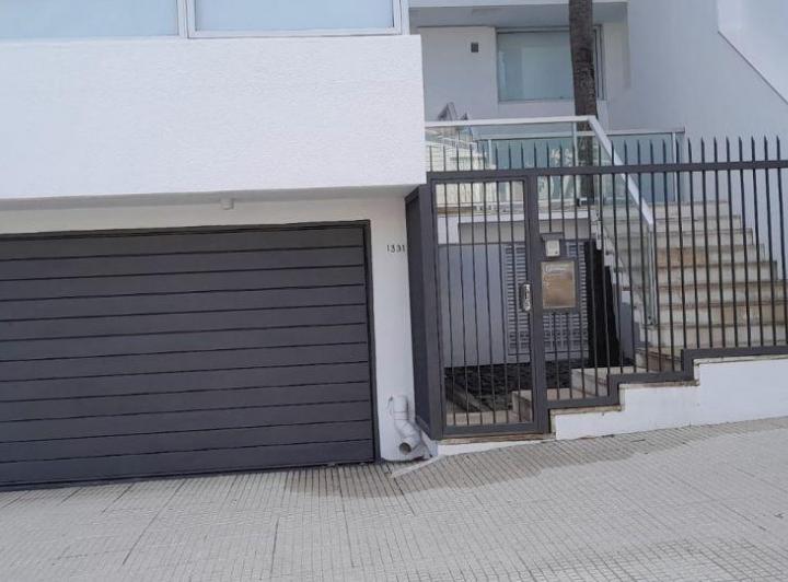 Casa · 300m² · 12 Ambientes · 3 Cocheras