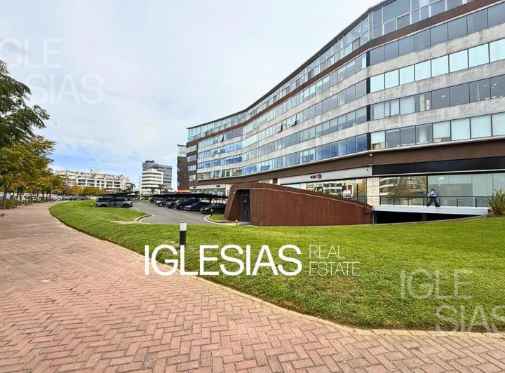 Oficina comercial · 71m² · 1 Ambiente · 1 Cochera
