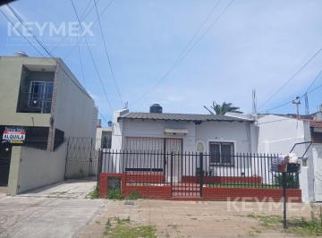 Casa · 450m² · 7 Ambientes · 4 Cocheras · Venta de Casa con Tres Unidades Funcionales en Isidro Casanova, Ideal Inversor
