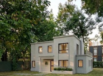 Casa · 135m² · 4 Ambientes · 2 Cocheras · Casa a Estrenar de Pozo en Venta Barrio Cerrado Magna