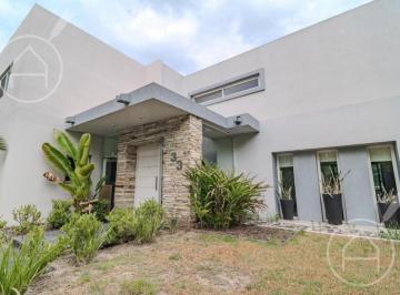 Casa · 360m² · 7 Ambientes · 2 Cocheras · Casa - San Isidro Labrador