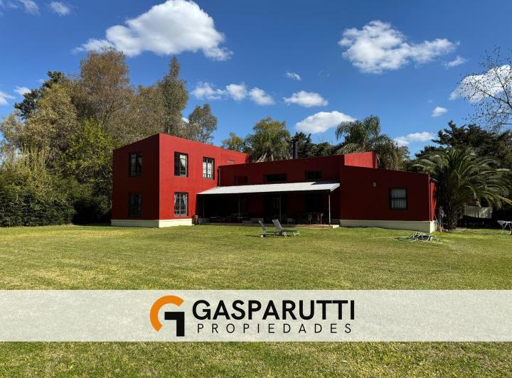 Casa · 360m² · 5 Ambientes · 5 Cocheras