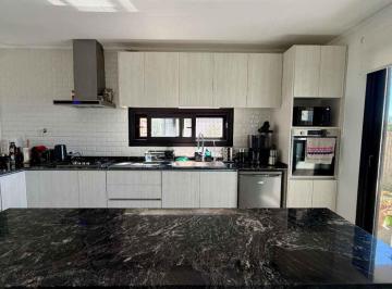 Casa · 160m² · 4 Ambientes · 2 Cocheras · Venta Casa C/ Pileta Barrio Santa Elena - Pilar