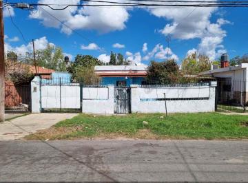 Casa · 80m² · 3 Ambientes · 1 Cochera · Casa 3 Amb Venta Pilar con Jardín a Refaccionar