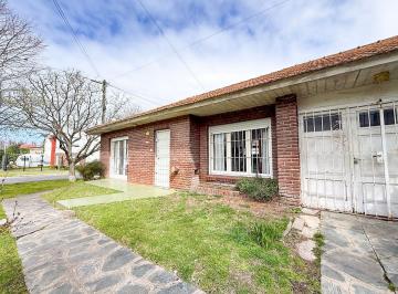 Casa · 121m² · 3 Ambientes · 1 Cochera · Venta Casa 3 Ambientes Cochera Constitución Apto C