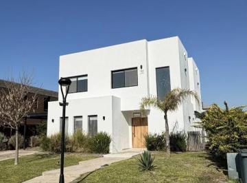 Casa · 250m² · 5 Ambientes · 2 Cocheras · Casa en Lagoon Pilar Co Pileta