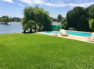 Casa · 400m² · 4 Dormitorios · 1 Cochera · Enero y Febrero