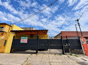 Casa · 100m² · 5 Ambientes · 7 Cocheras · Casa con Fondo en Venta
