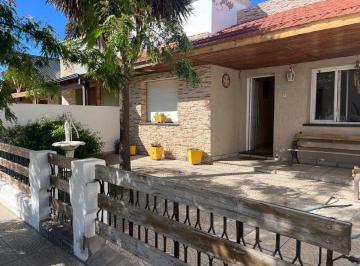 Casa · 182m² · 6 Ambientes · 1 Cochera · Casa en Venta en Barker
