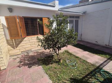 Casa de 7 ambientes, El Zapallar · Casa en Alquiler – 2 Dorm., Cochera Doble y Amplios Patios | Barrio Cirsubdoz - Las Heras