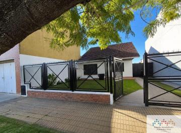 Casa de 5 ambientes, Lomas de Zamora · Casa en Venta C/ Cochera en Temperley