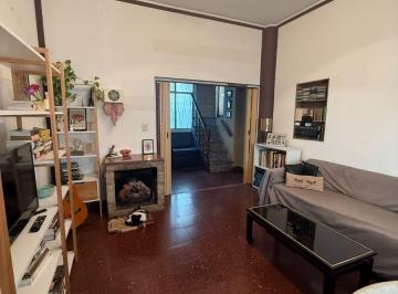 PH de 3 ambientes, Mataderos · Departamento Tipo Casa en Primer Piso de 3 Ambientes con Fondo, Quincho y Terraza