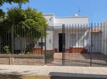 Casa de 3 ambientes, Quilmes · Casa de 3 Ambientes Cochera Jardin Patio Parrilla Lavadero Limonero Quilmes Oeste Oportunidad