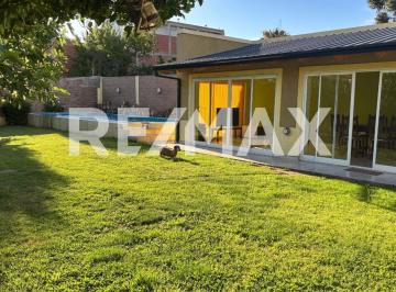 Casa · 280m² · 6 Ambientes · 1 Cochera · Venta Casa Centenario