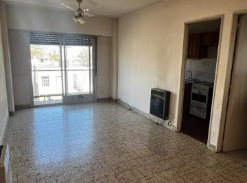 Departamento · 46m² · 1 Dormitorio · Venta Departamento 2 Ambientes Amplios y Luminosos en Monte Castro