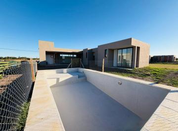Casa · 156m² · 4 Ambientes · 1 Cochera · Casa a Estrenar 4 Ambientes Venta Fincas Joven