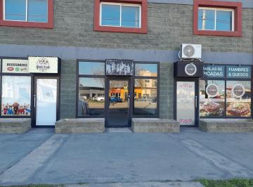 Local comercial · 110m² · Local en Alquiler Sobre Av Centenario en Balcarce