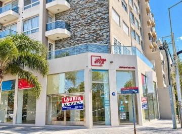 Local comercial · 147m² · 4 Ambientes · Local en Alquiler en Haedo