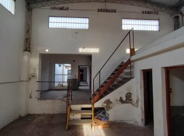 Bodega-Galpón de 8 ambientes, Córdoba · Casa con Galpón