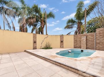 Casa · 194m² · 5 Ambientes · 2 Cocheras · Casa en Esquina con 3 Dorm., Pileta y Quincho a 3 Cuadras de Las Barrancas – San Pedro
