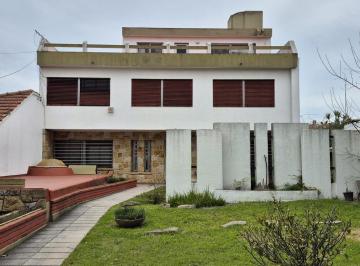 Casa · 381m² · 5 Ambientes · 1 Cochera · Venta Casa 5 Amb - Cochera - Bernal