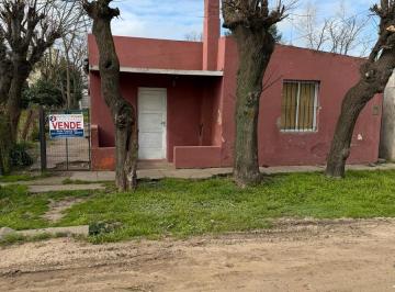 Casa · 60m² · 4 Ambientes · Casa con Amplio Lote en Venta