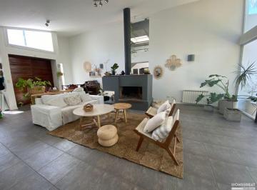 Casa de 4 ambientes, Guaymallén · Casa en Venta Bº Club de Campo, Sobre Cancha de Golf. 3 Dorm. 3 Baños. Pileta