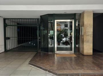 Departamento de 4 ambientes, Recoleta · Recoleta con Cochera y Luz Todo El Dia! 3 Dorm. + Dependencia y Cochera Fija!
