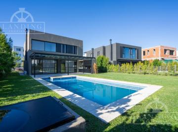 Casa · 202m² · 5 Ambientes · 6 Cocheras · Casa en Barrio Los Castaños Nordelta 5 Ambientes con Galeria Pileta y Jardin
