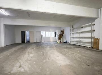 Depósito · 650m² · 1 Cochera · Loyola y Acevedo. Edificio en Block - 3 Plantas con Espacio Guarda Coches