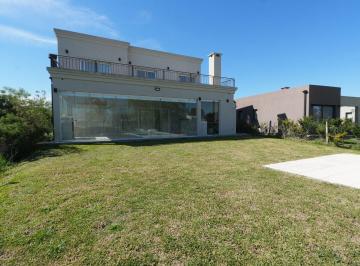 rs:ji34yp6fs2tdvrmnaxu05pqx · Casa con 4 y 1/2 Habitaciones, Jardin con Pileta y Terraza - Santa Elena