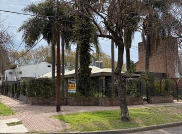 Casa · 145m² · 4 Ambientes · Casa Impecable de 1 Dorm. Posibilidad 2 Dorm, Parque, Cochera
