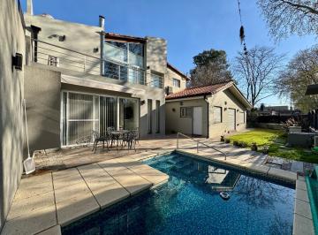 Casa · 226m² · 11 Ambientes · Casa en Venta | Castellanos 309 - Granadero Baigorria