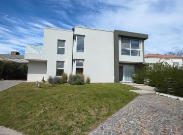 Casa · 175m² · 5 Ambientes · 3 Cocheras · Casa en Alquiler en Fincas de Hudson
