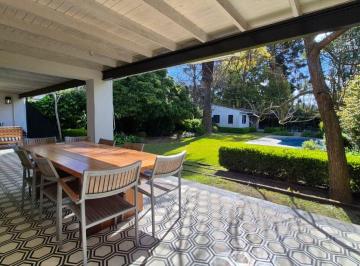 Casa de 6 ambientes, San Isidro · Canchera, Alegre, Luminosa a Pasos de Todo
