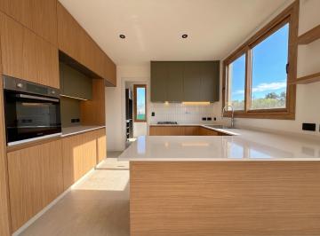 Casa · 145m² · 5 Ambientes · 4 Cocheras · Casa en Venta en Una Planta Barrio Nativas Puertos