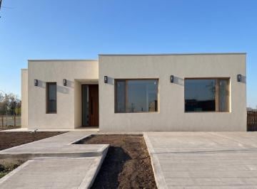 Casa · 145m² · 5 Ambientes · 4 Cocheras · Casa en Venta en Una Planta Barrio Nativas Puertos