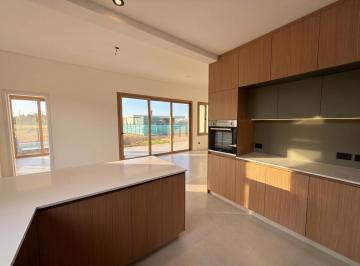 Casa · 145m² · 5 Ambientes · 4 Cocheras · Casa en Venta en Una Planta Barrio Nativas Puertos