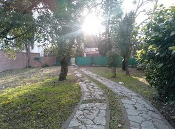 Casa · 132m² · 1 Ambiente · 3 Cocheras · Lote de 716 m², Avda Berlín. Usd 84900 Longchamps