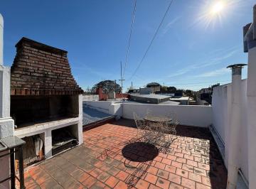 Casa · 114m² · 4 Ambientes · 1 Cochera · Casa Interna con Cochera Sobre Av