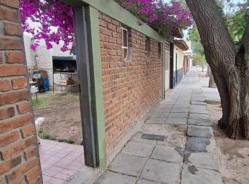 Casa · 100m² · 5 Ambientes · 2 Cocheras · Casa en Venta de 3 Dorm., Godoy Cruz