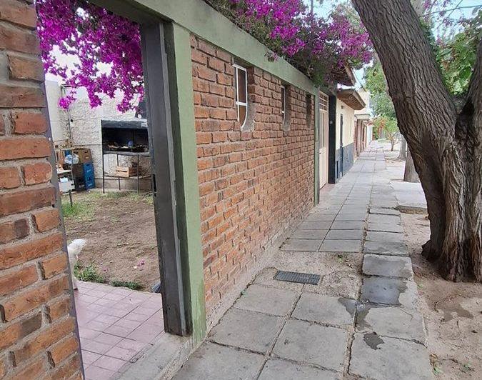 Casa · 100m² · 5 Ambientes · 2 Cocheras