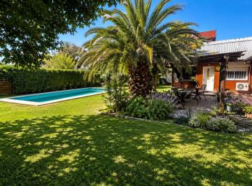 Casa · 150m² · 4 Ambientes · 2 Cocheras · Casa en Venta en Berazategui