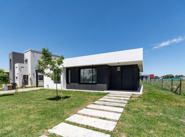 Casa · 136m² · 4 Ambientes · 2 Cocheras