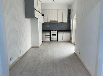 PH · 84m² · 3 Ambientes · 1 Cochera · Venta PH con Cochera Patio en Castelar