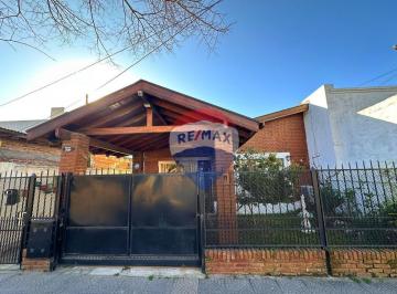 Casa · 150m² · 5 Ambientes · 1 Cochera · Casa en Venta Florencio Varela 4 Ambientes Permuta