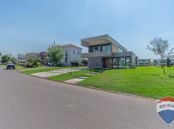 Casa · 225m² · 4 Ambientes · 2 Cocheras · Venta Terralagos con Piscina. Posible Financiación