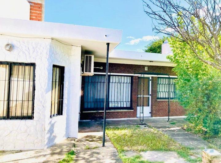 Casa · 79m² · 2 Ambientes · 2 Cocheras