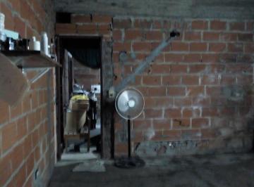 Casa de 5 ambientes, Escobar · Casa de Dos Plantas a Terminar y Dep, Chico